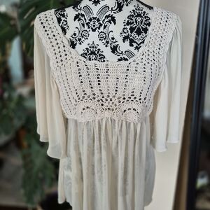 Dressbarn Cream Crochet Accent Blouse